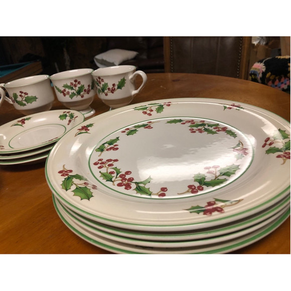 Vintage White Christmas dish set - Picture 12 of 15